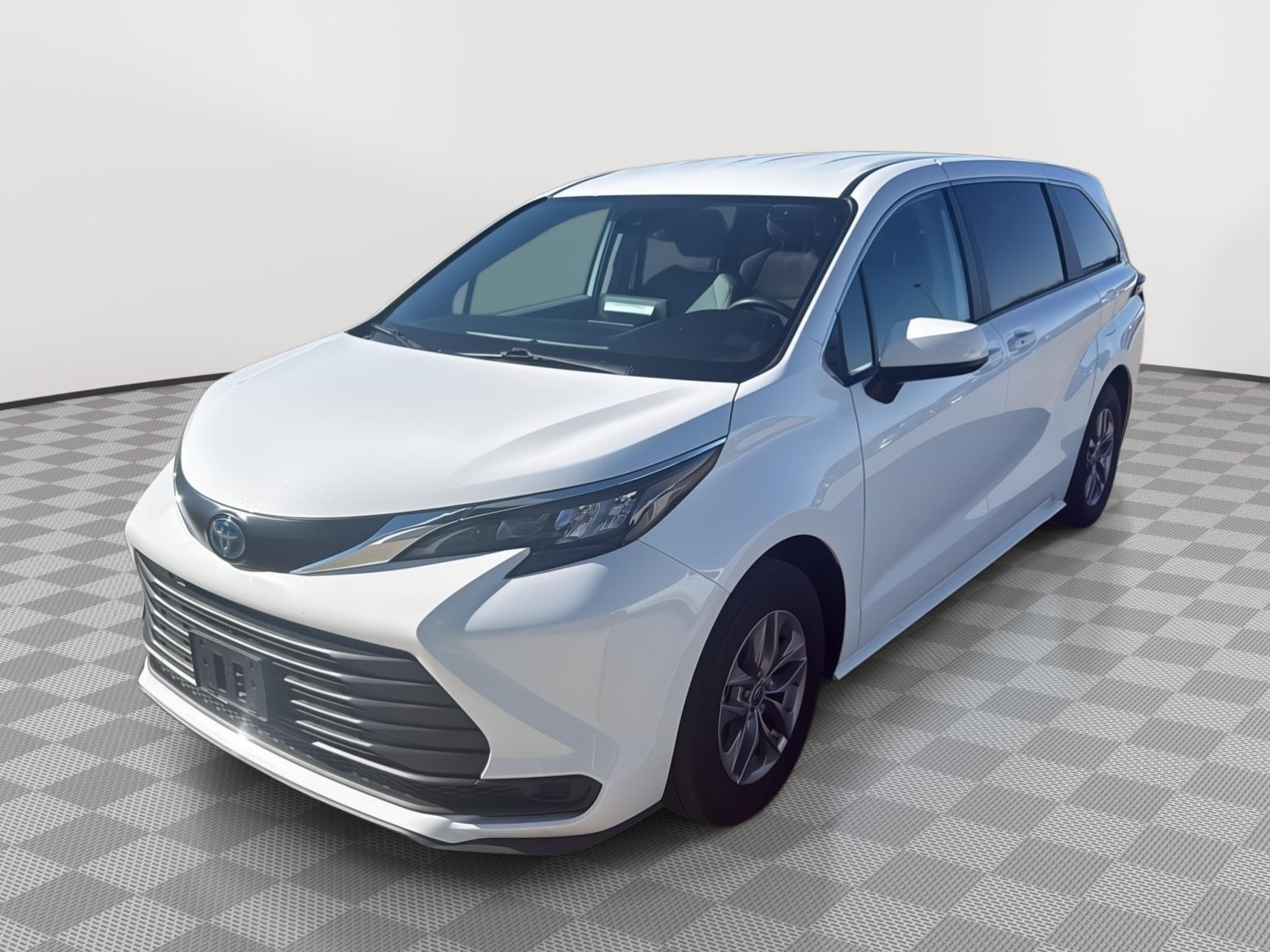 2024 Toyota Sienna LE 8-Passenger AWD