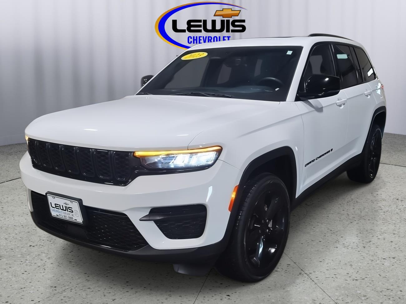 Bright White Clearcoat 2023 Jeep Grand Cherokee SUV / Crossover Four-Wheel Drive 8-Speed Automatic