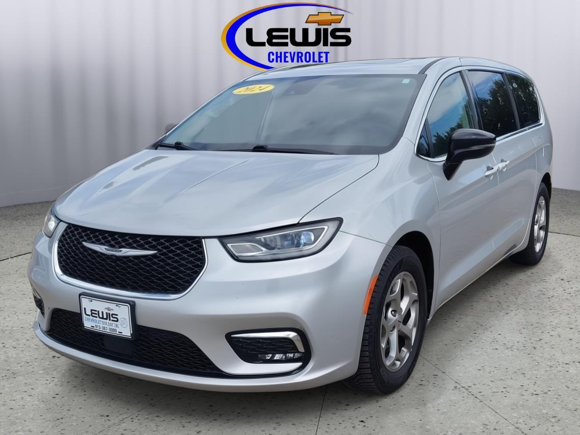 Silver Mist Clearcoat 2024 Chrysler Pacifica Minivan Front-Wheel Drive 9-Speed Automatic