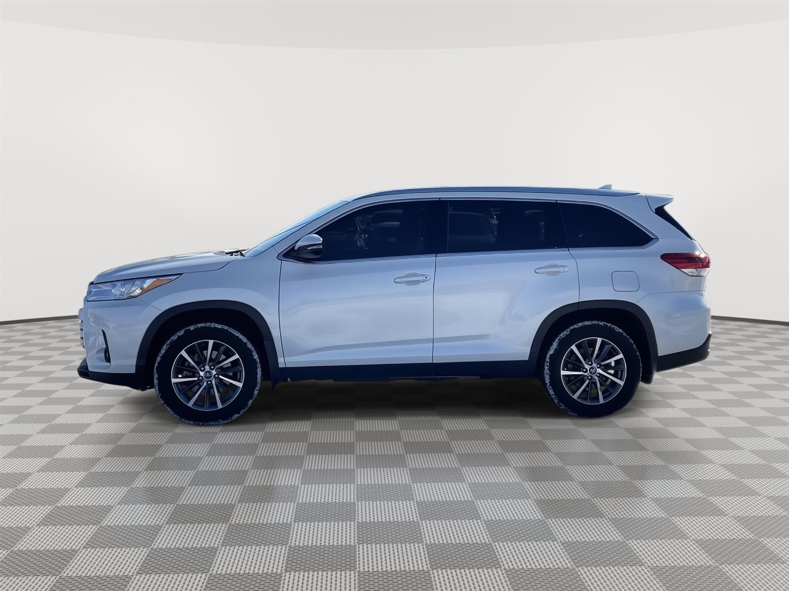 Used 2019 Toyota Highlander XLE SUV for sale in Lincoln NE