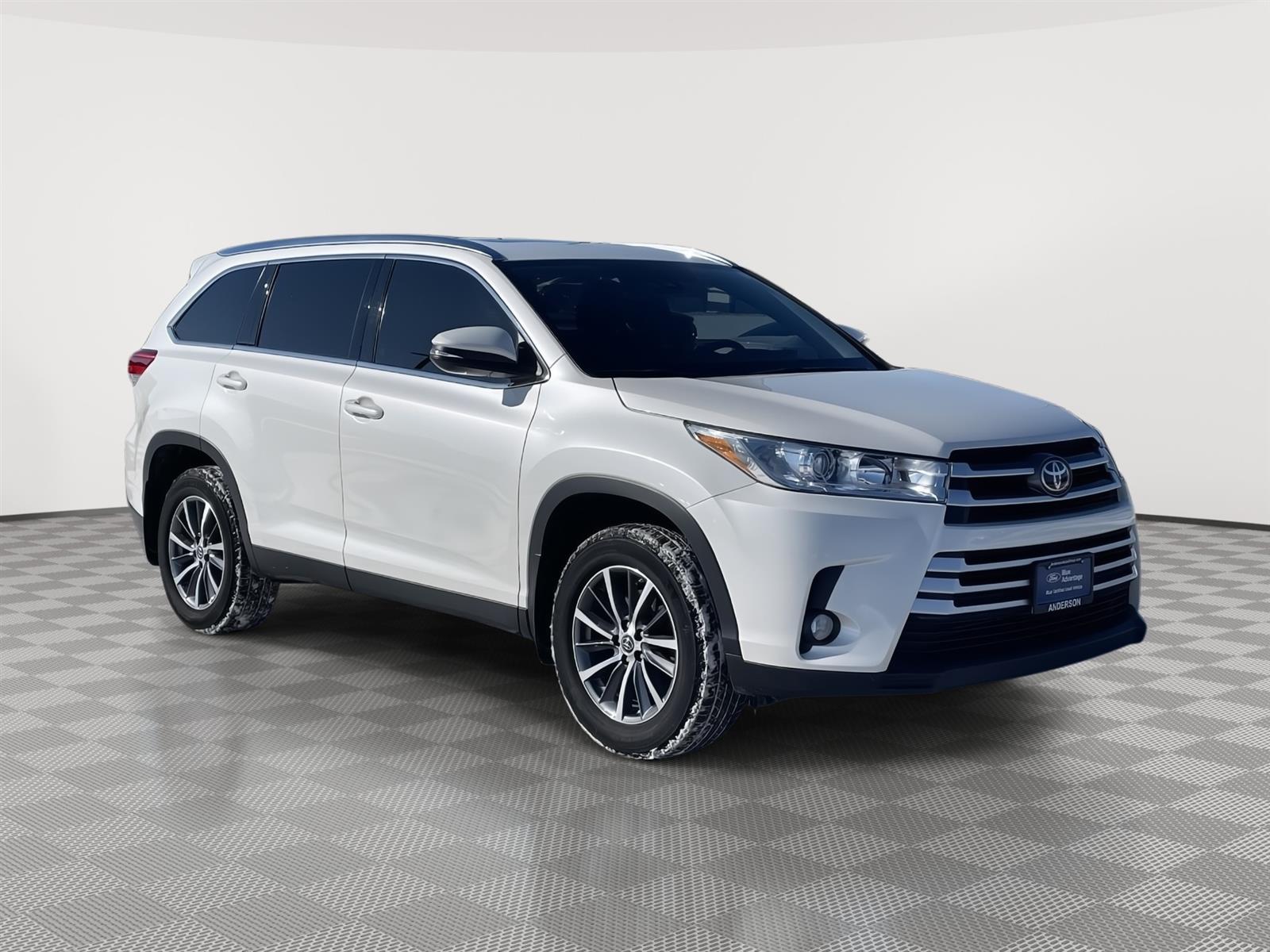 Used 2019 Toyota Highlander XLE SUV for sale in Lincoln NE