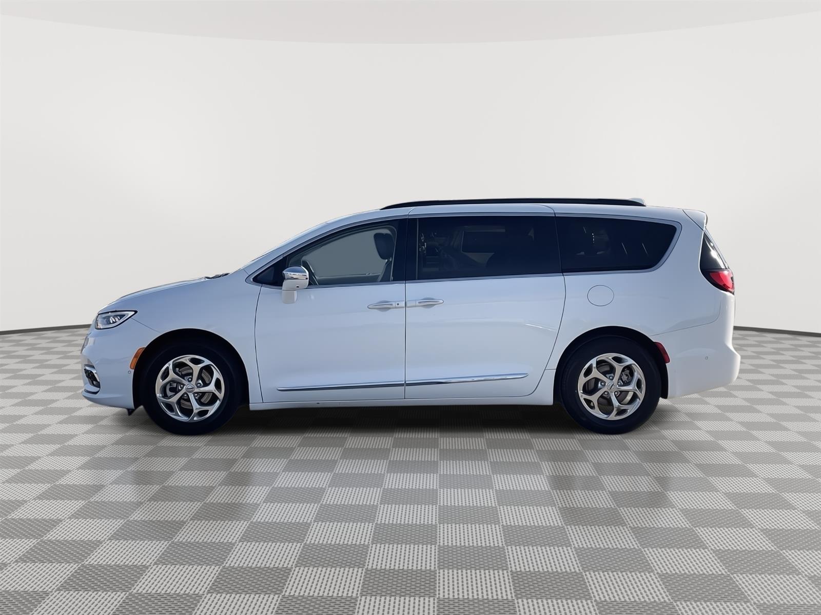 Used 2022 Chrysler Pacifica Limited Minivans for sale in Lincoln NE