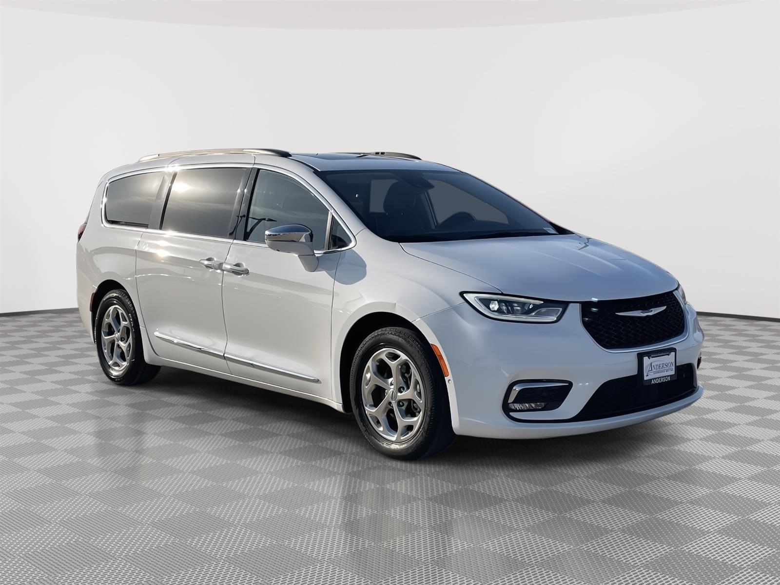 Used 2022 Chrysler Pacifica Limited Minivans for sale in Lincoln NE