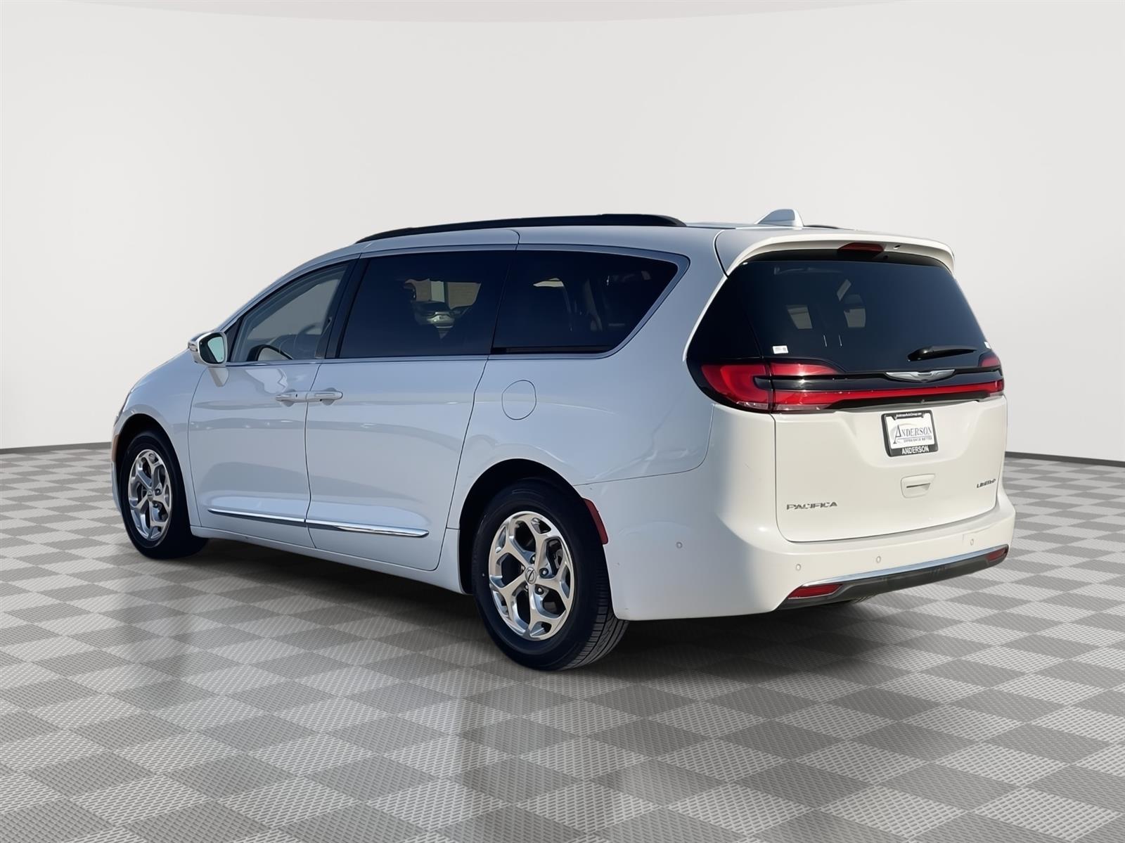 Used 2022 Chrysler Pacifica Limited Minivans for sale in Lincoln NE