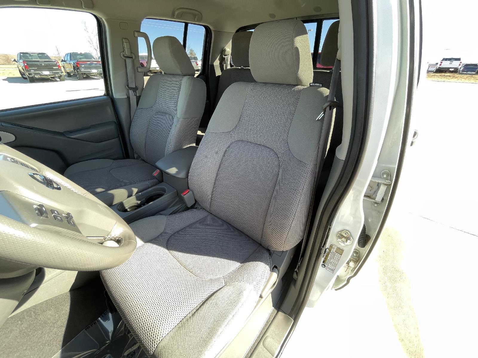 Used 2019 Nissan Frontier SV Crew Cab Truck for sale in Lincoln NE