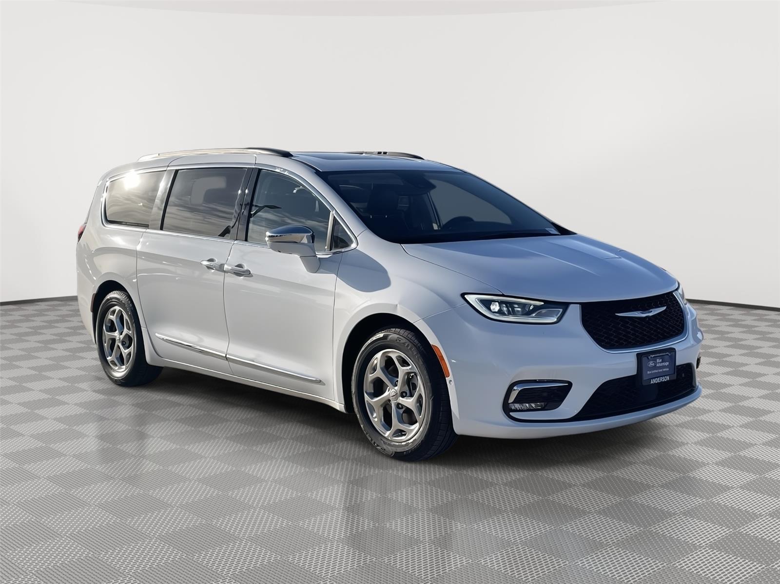 Used 2022 Chrysler Pacifica Limited Minivans for sale in Lincoln NE