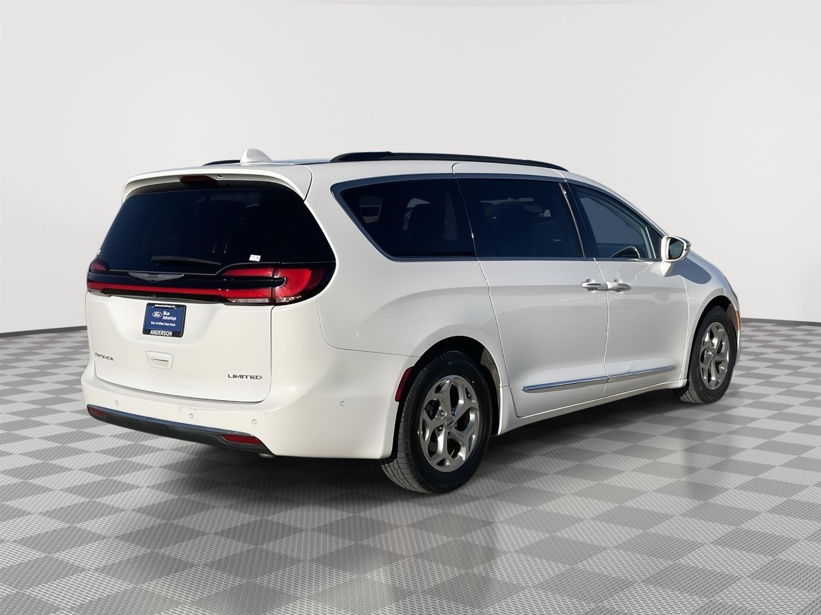Used 2022 Chrysler Pacifica Limited Minivans for sale in Lincoln NE