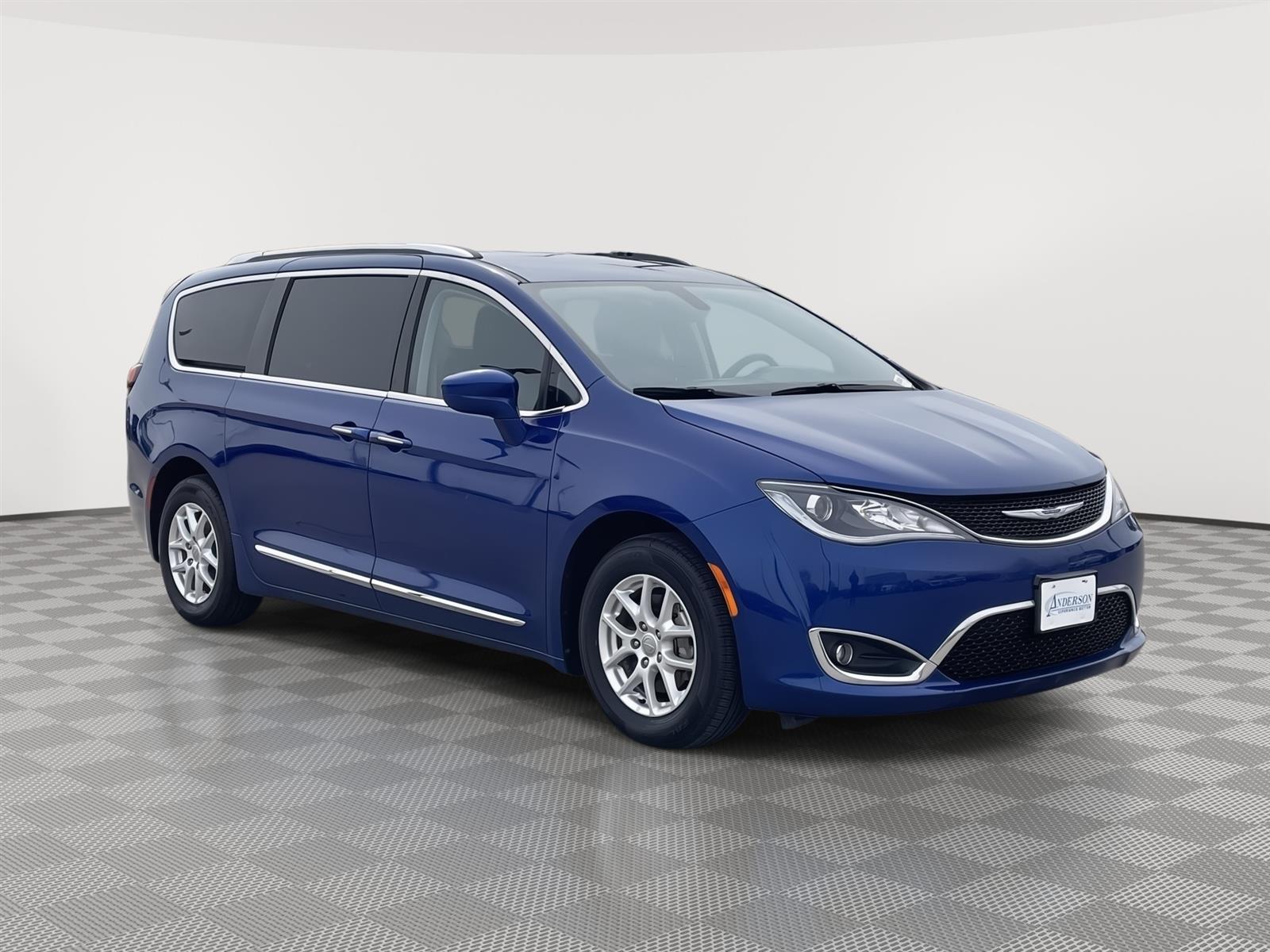 Used 2020 Chrysler Pacifica Touring L Minivans for sale in Lincoln NE