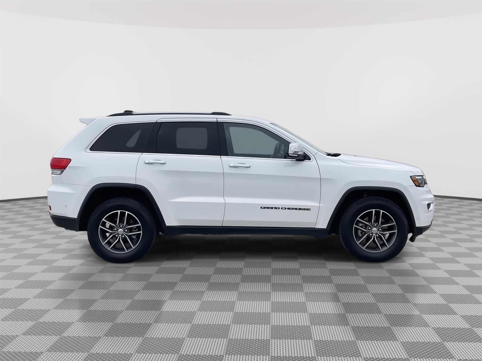 Used 2018 Jeep Grand Cherokee Limited SUV for sale in Lincoln NE