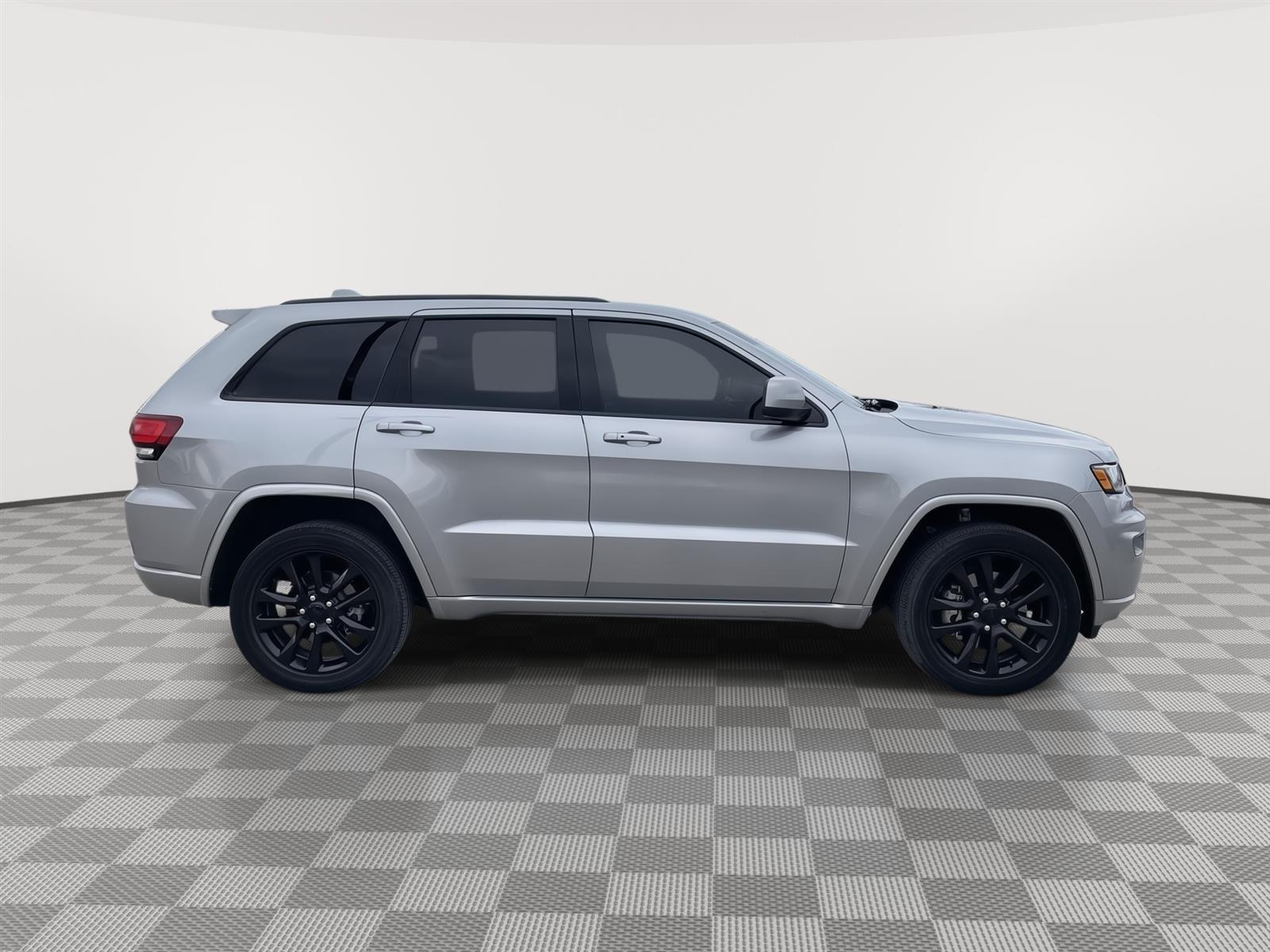 Used 2021 Jeep Grand Cherokee Laredo X SUV for sale in Lincoln NE