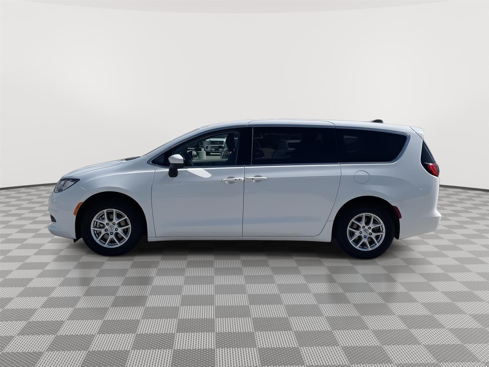 Used 2023 Chrysler Voyager LX Minivans for sale in Lincoln NE