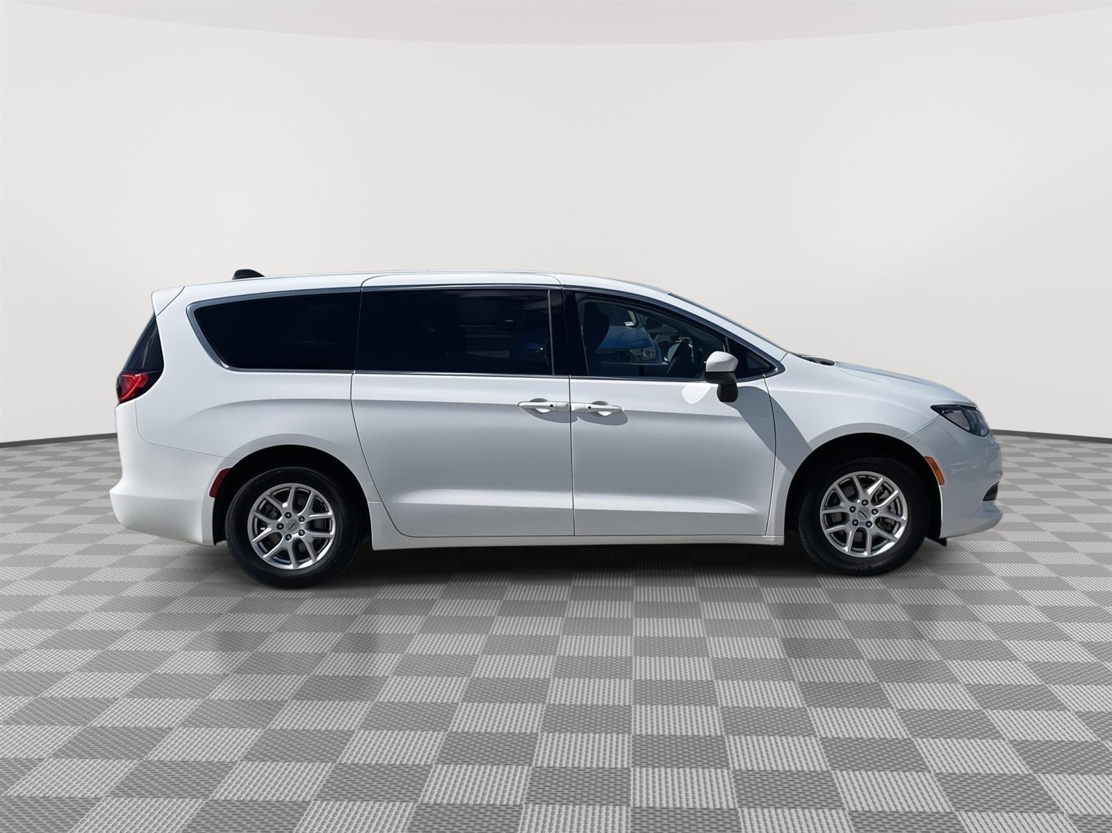 Used 2023 Chrysler Voyager LX Minivans for sale in Lincoln NE