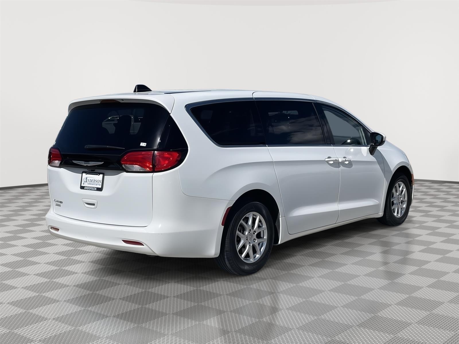 Used 2023 Chrysler Voyager LX Minivans for sale in Lincoln NE