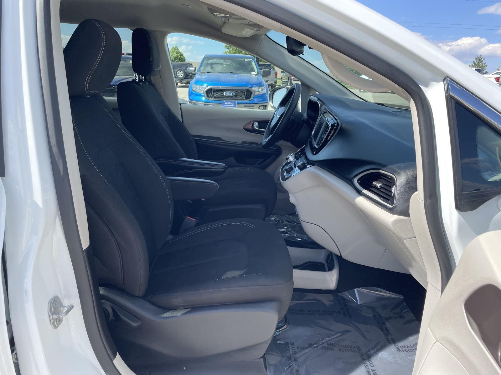 Used 2023 Chrysler Voyager LX Minivans for sale in Lincoln NE