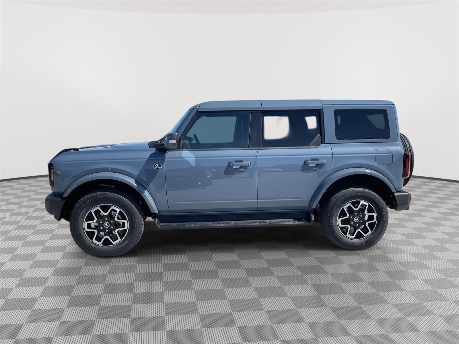 2025 Ford Bronco Outer Banks photo 2