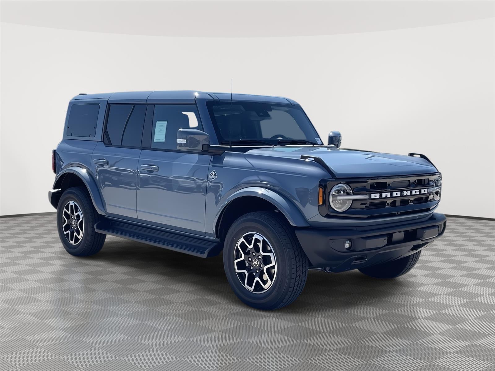 2025 Ford Bronco Outer Banks photo 5