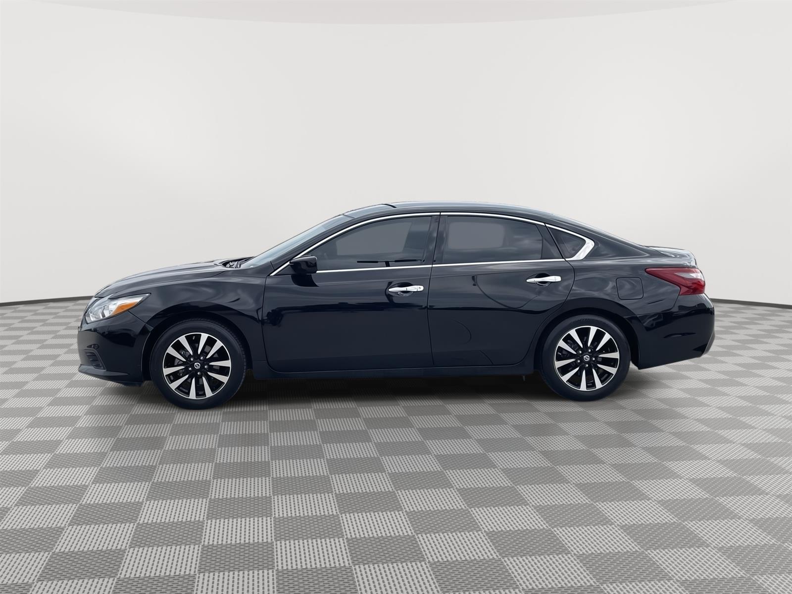 Used 2018 Nissan Altima 2.5 SV Sedan for sale in Lincoln NE