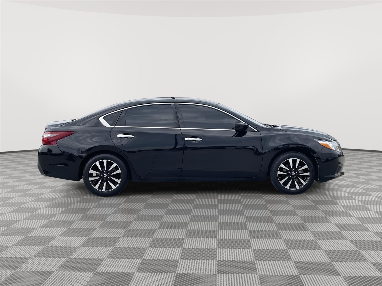 Used 2018 Nissan Altima 2.5 SV Sedan for sale in Lincoln NE