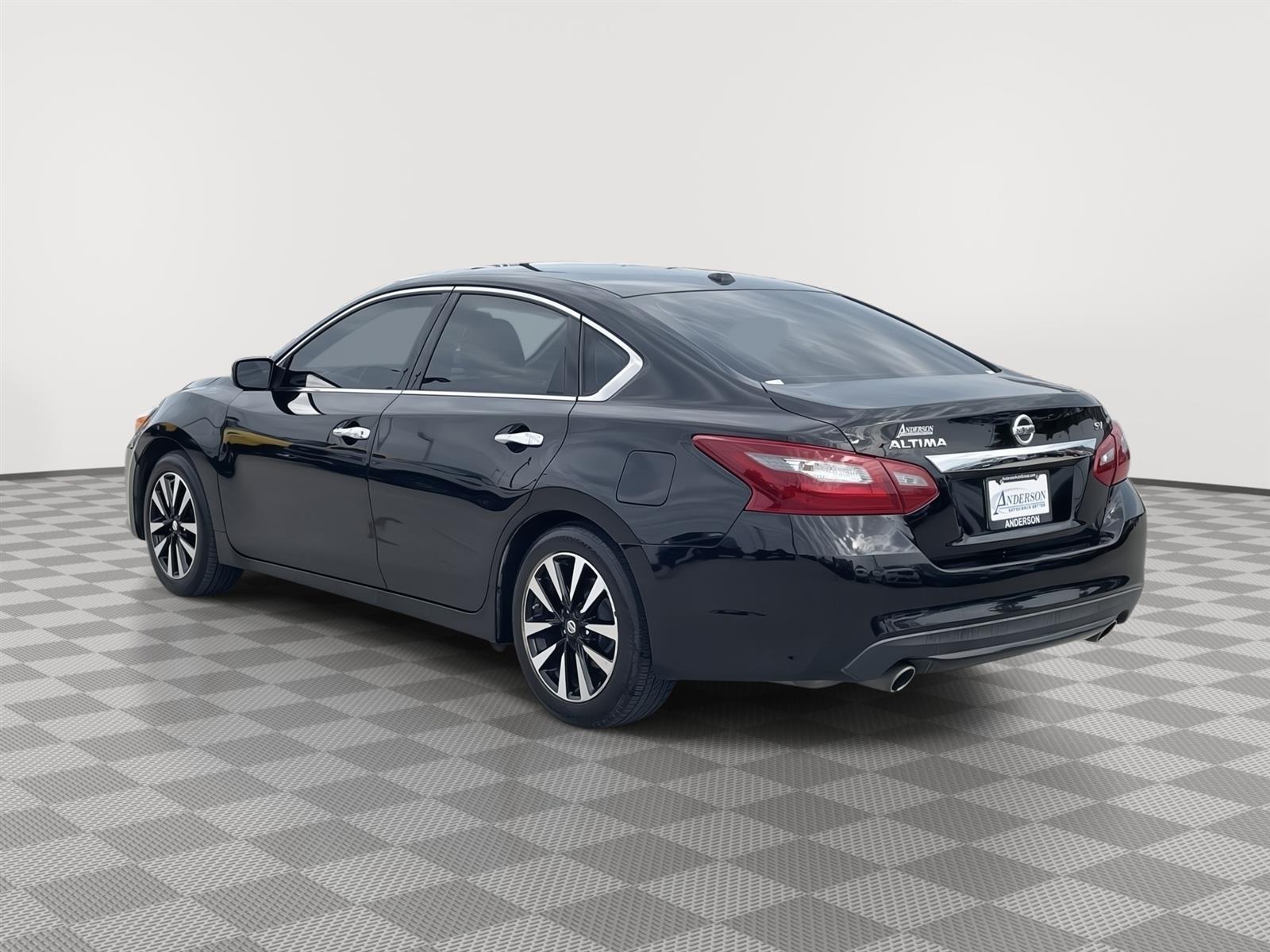Used 2018 Nissan Altima 2.5 SV Sedan for sale in Lincoln NE
