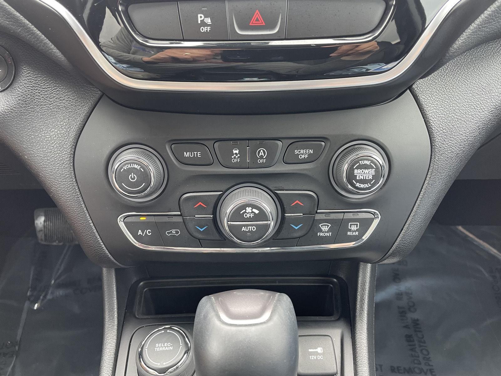 Used 2019 Jeep Cherokee Limited SUV for sale in Lincoln NE