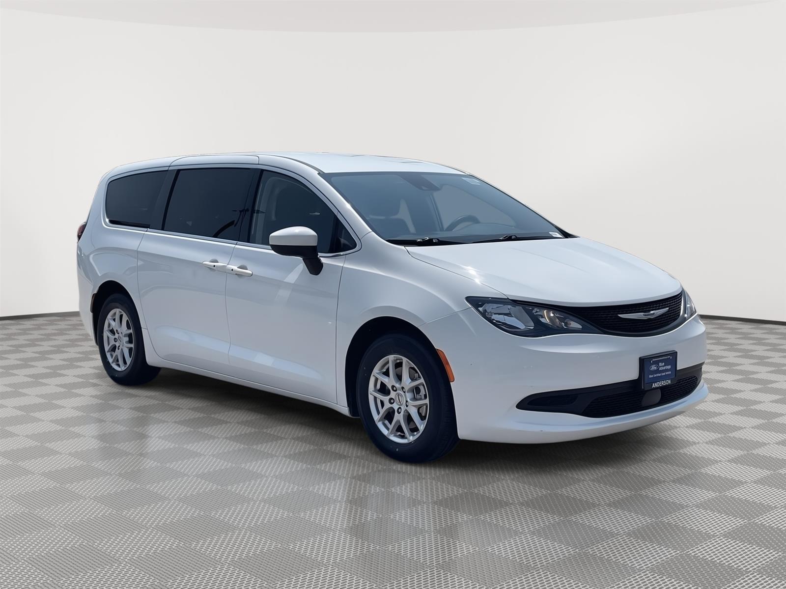 Used 2023 Chrysler Voyager LX Minivans for sale in Lincoln NE