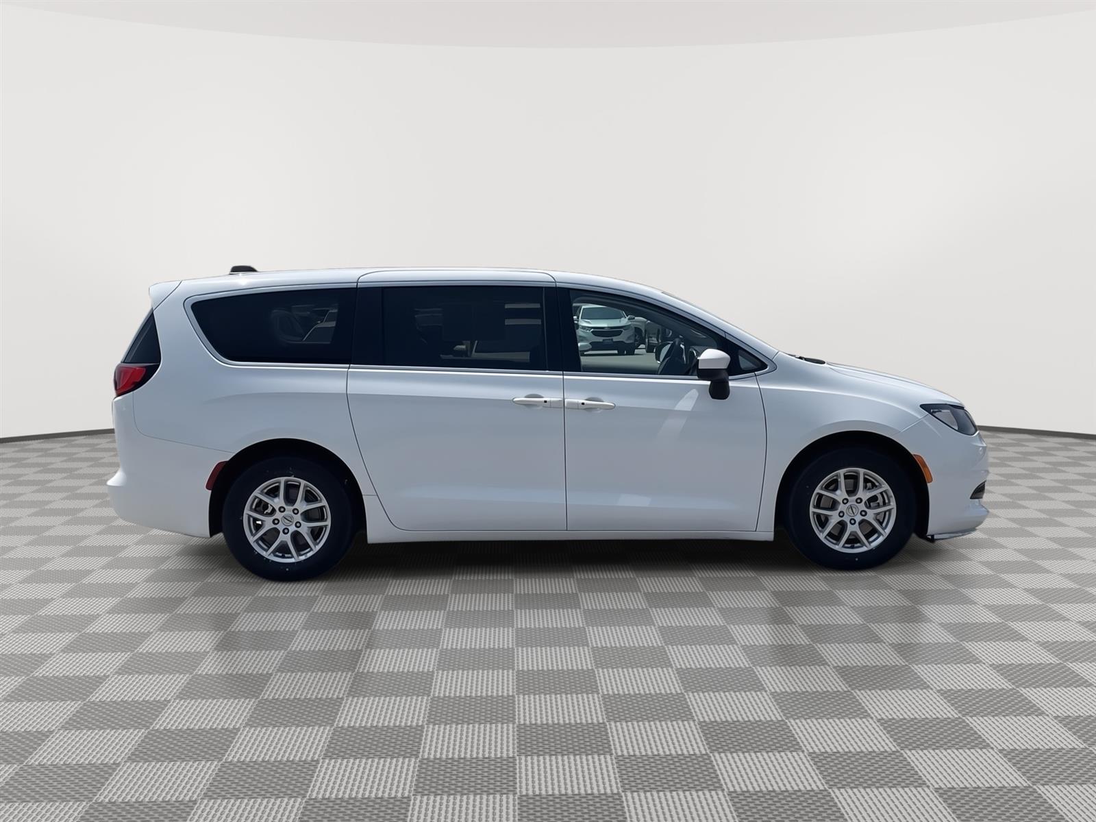Used 2023 Chrysler Voyager LX Minivans for sale in Lincoln NE