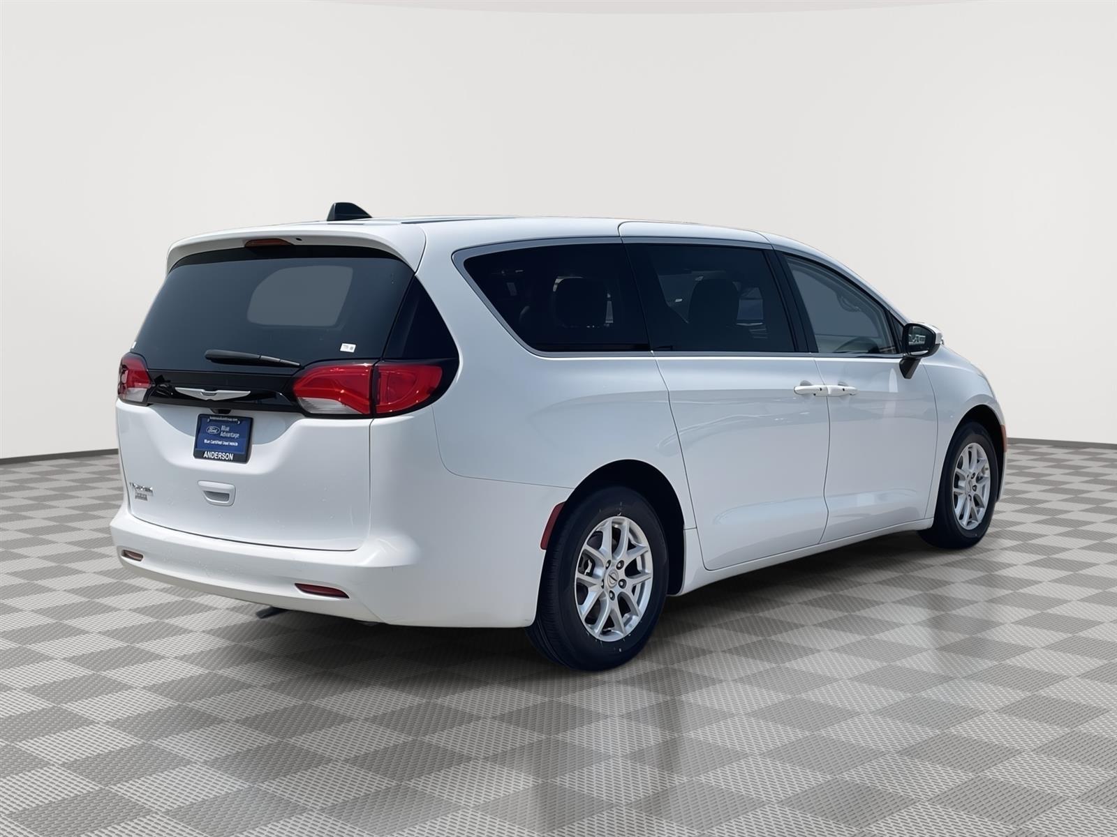 Used 2023 Chrysler Voyager LX Minivans for sale in Lincoln NE