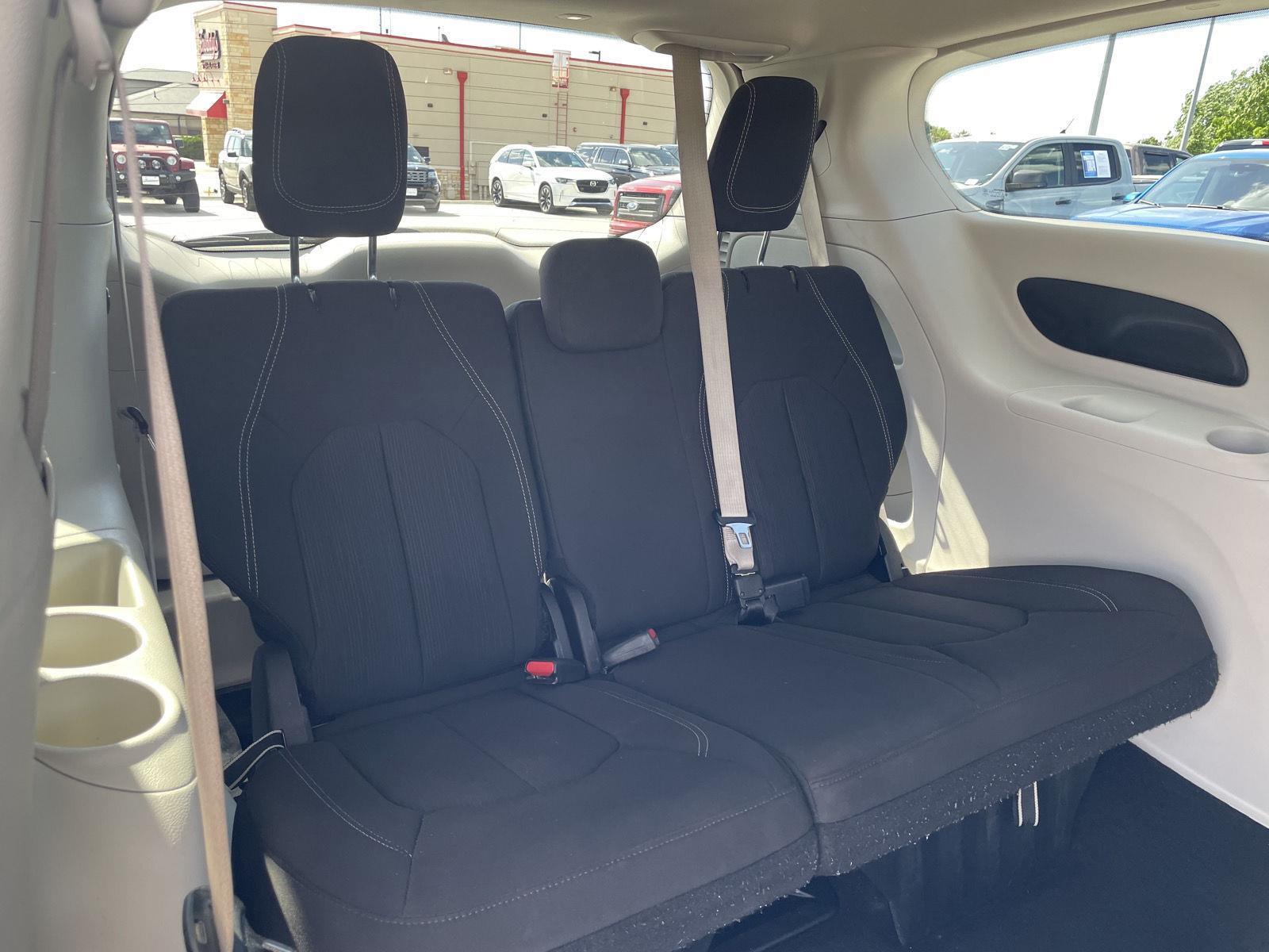 Used 2023 Chrysler Voyager LX Minivans for sale in Lincoln NE
