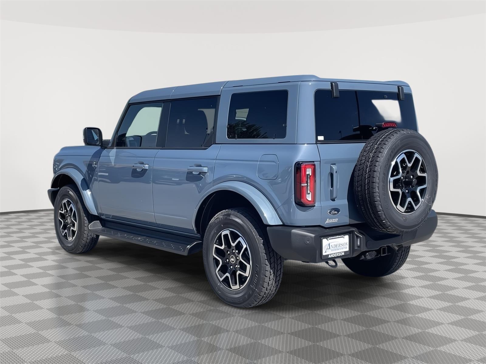 2025 Ford Bronco Outer Banks photo 9