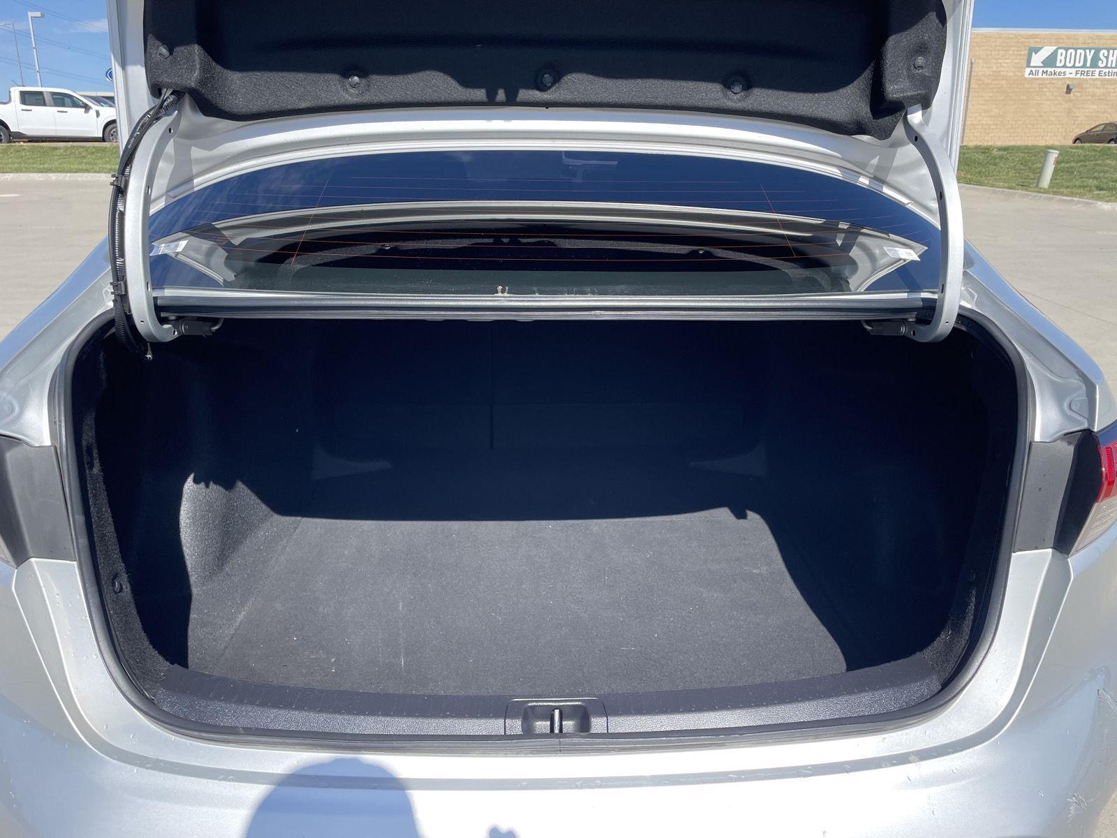 Used 2022 Toyota Corolla LE Sedan for sale in Lincoln NE