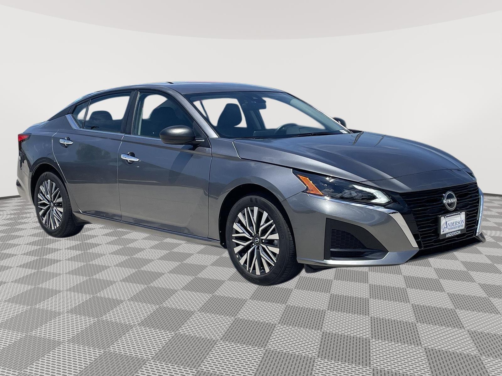 Used 2025 Nissan Altima SV Sedan for sale in Lincoln NE