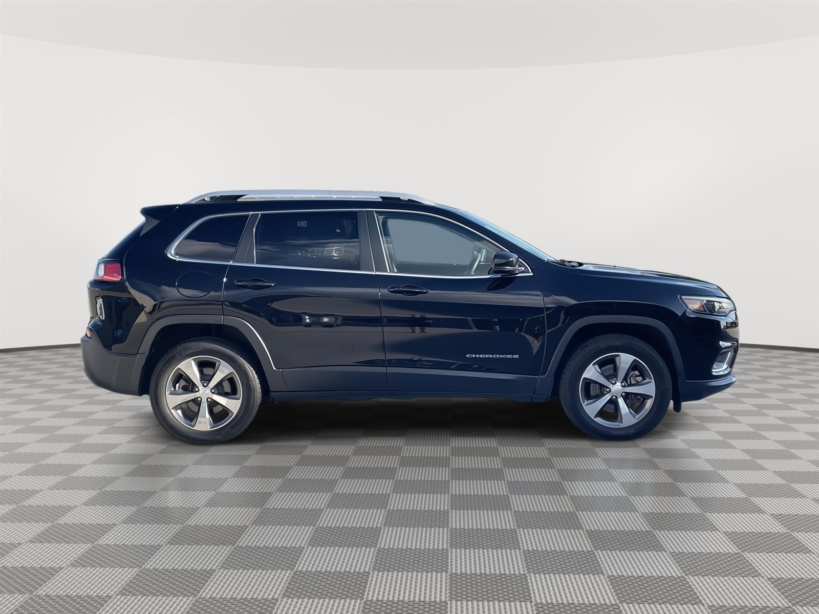 Used 2019 Jeep Cherokee Limited SUV for sale in Lincoln NE