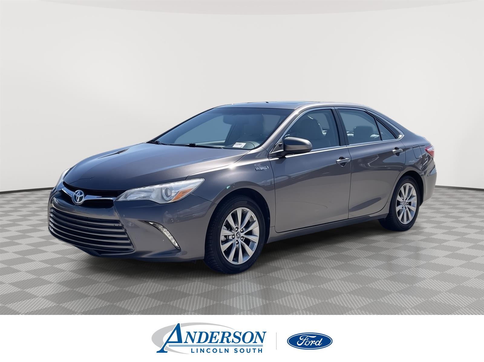 Used 2015 Toyota Camry Hybrid XLE Sedan for sale in Lincoln NE