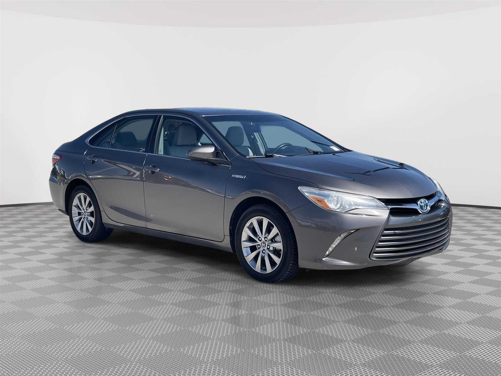 Used 2015 Toyota Camry Hybrid XLE Sedan for sale in Lincoln NE