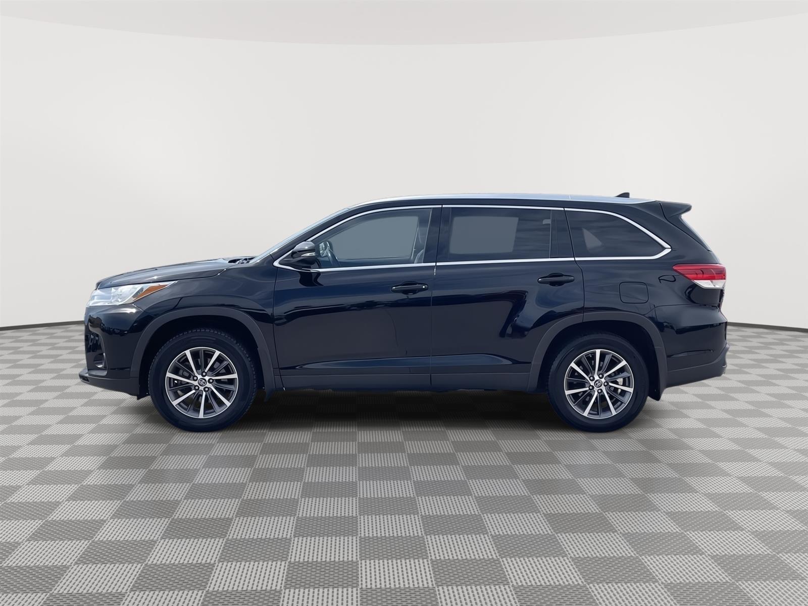 Used 2019 Toyota Highlander XLE SUV for sale in Lincoln NE