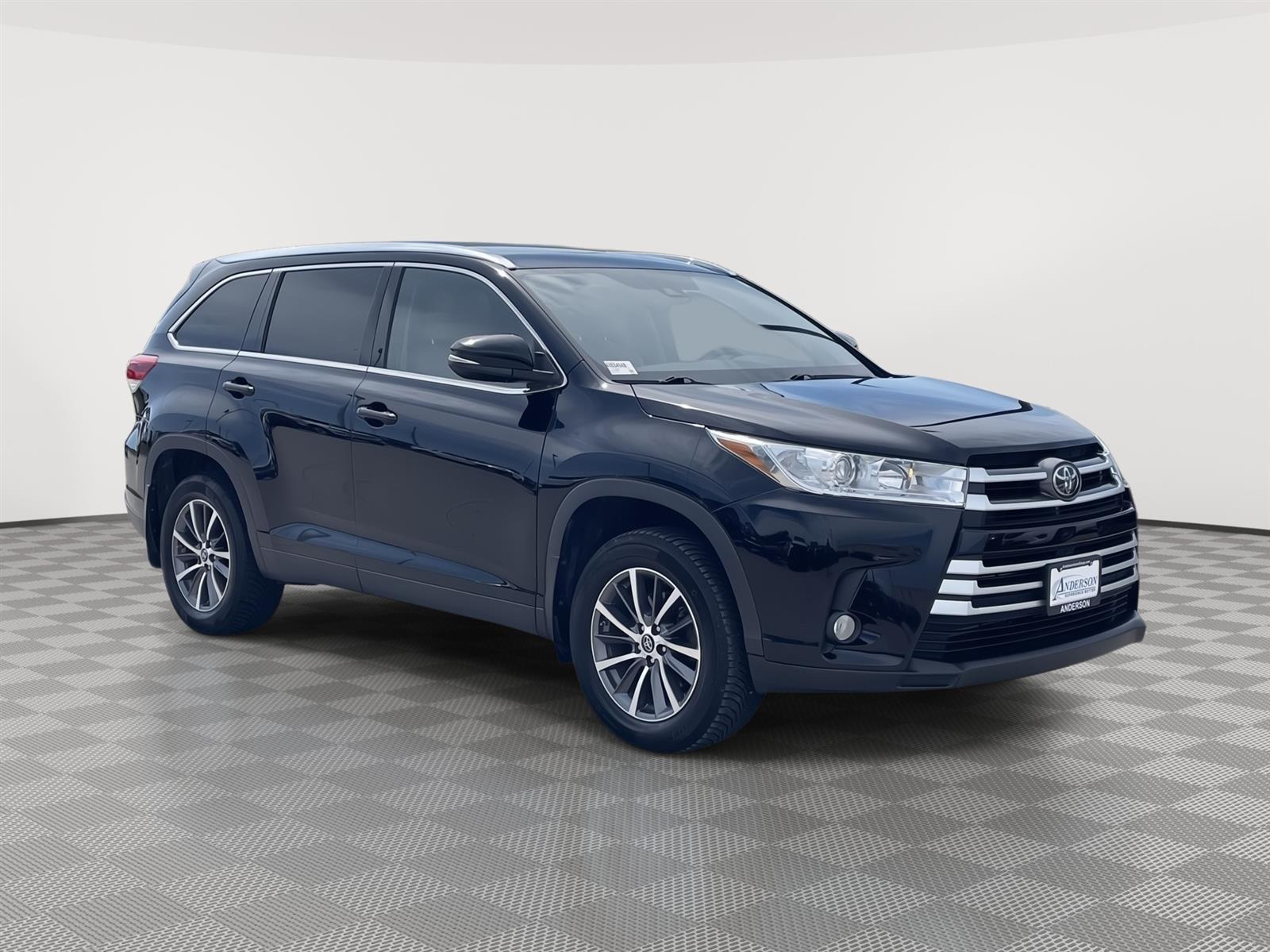Used 2019 Toyota Highlander XLE SUV for sale in Lincoln NE