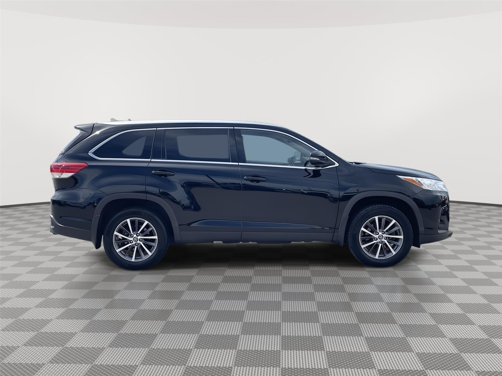 Used 2019 Toyota Highlander for sale in Lincoln NE