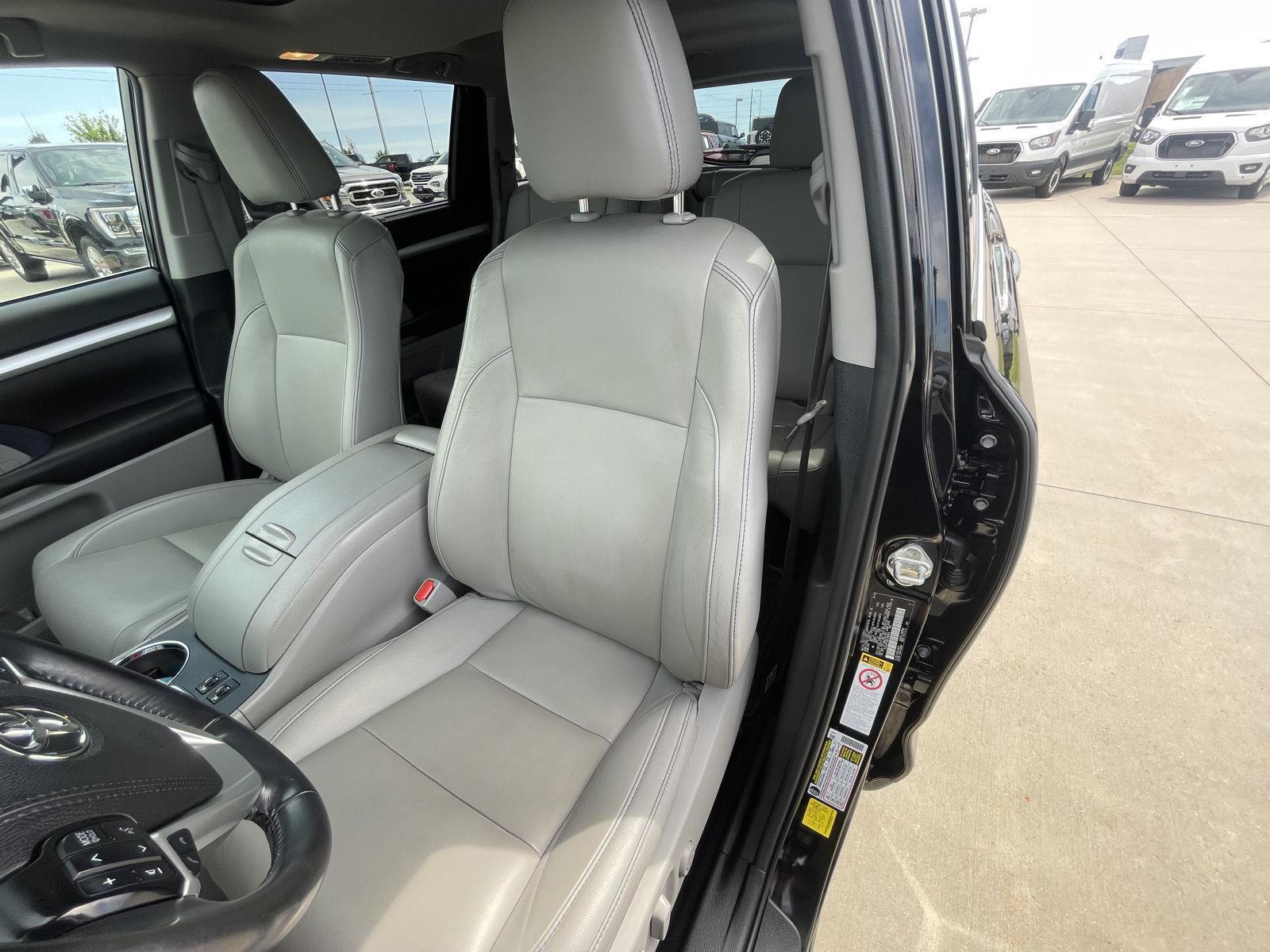 Used 2019 Toyota Highlander for sale in Lincoln NE