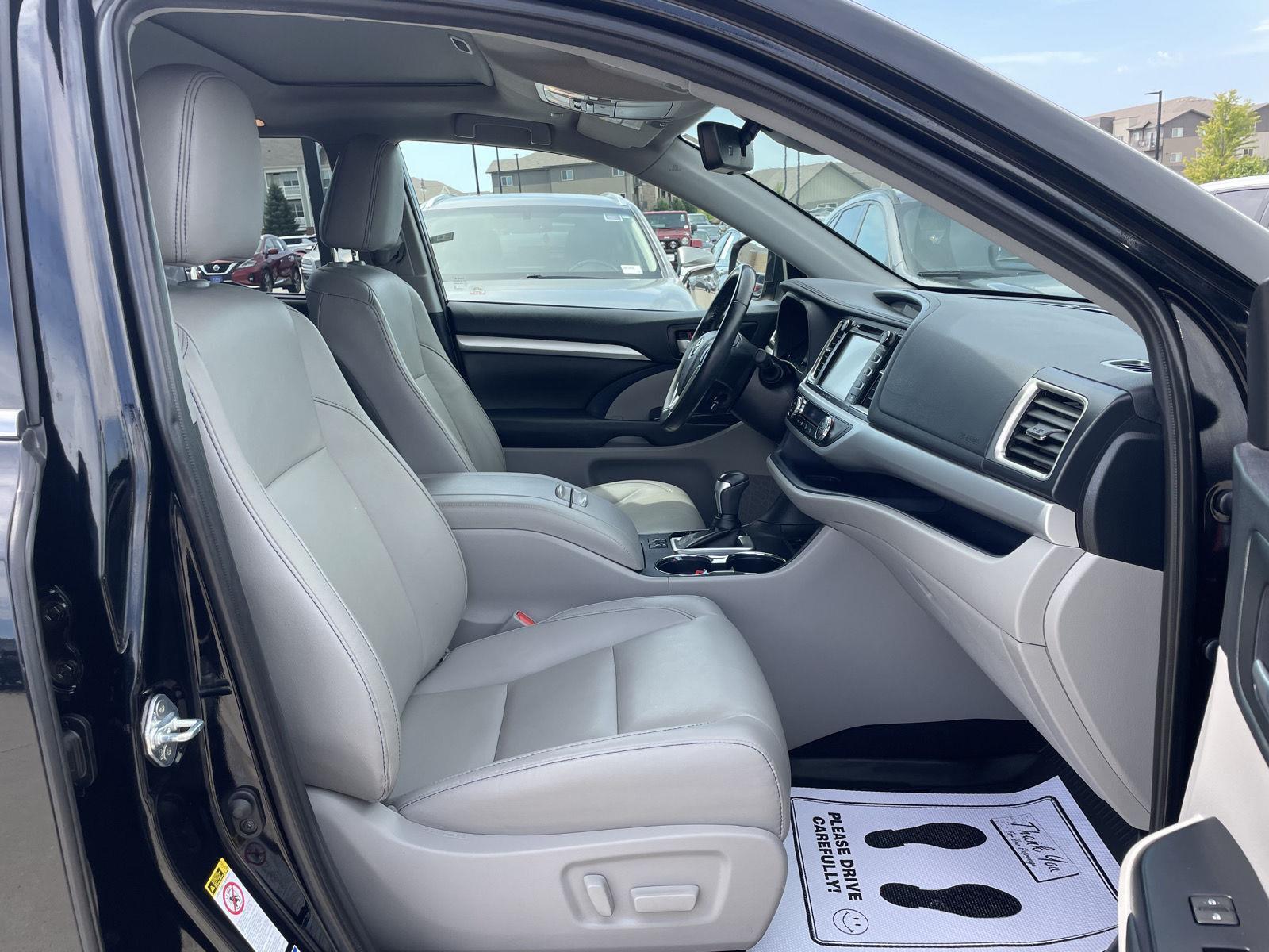 Used 2019 Toyota Highlander for sale in Lincoln NE