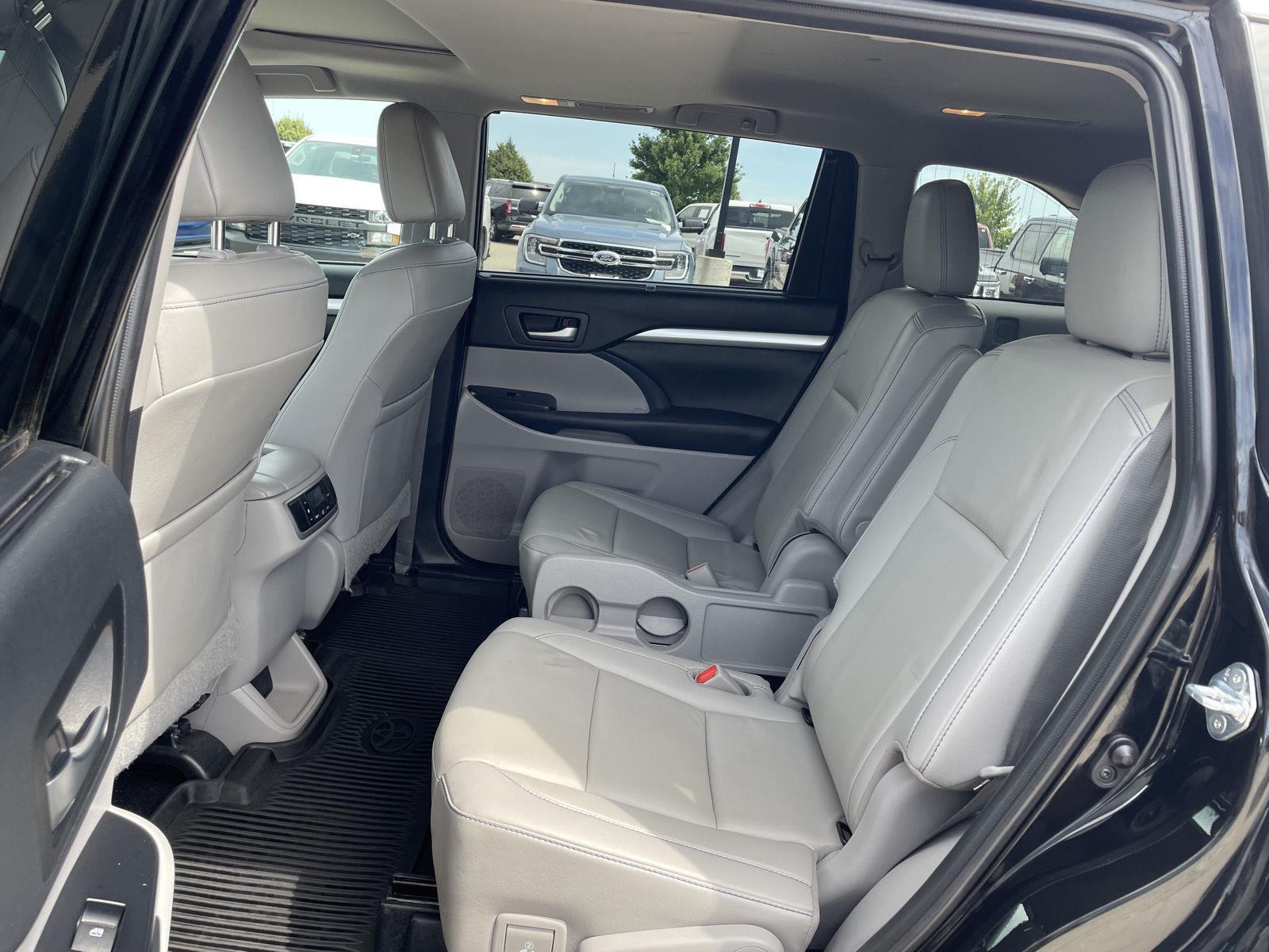 Used 2019 Toyota Highlander for sale in Lincoln NE