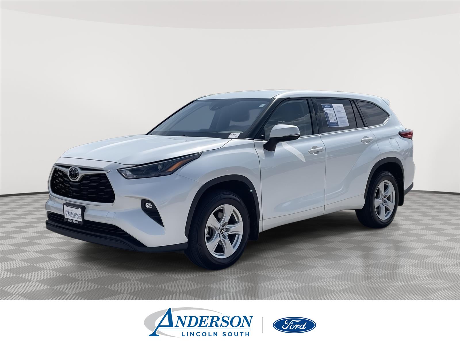 Used 2022 Toyota Highlander LE SUV for sale in Lincoln NE