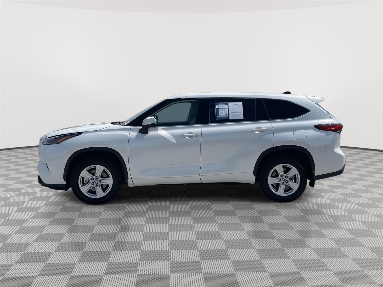 Used 2022 Toyota Highlander LE SUV for sale in Lincoln NE