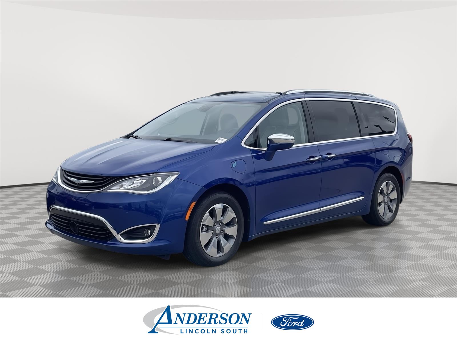 Used 2018 Chrysler Pacifica Hybrid Limited Minivan for sale in Lincoln NE