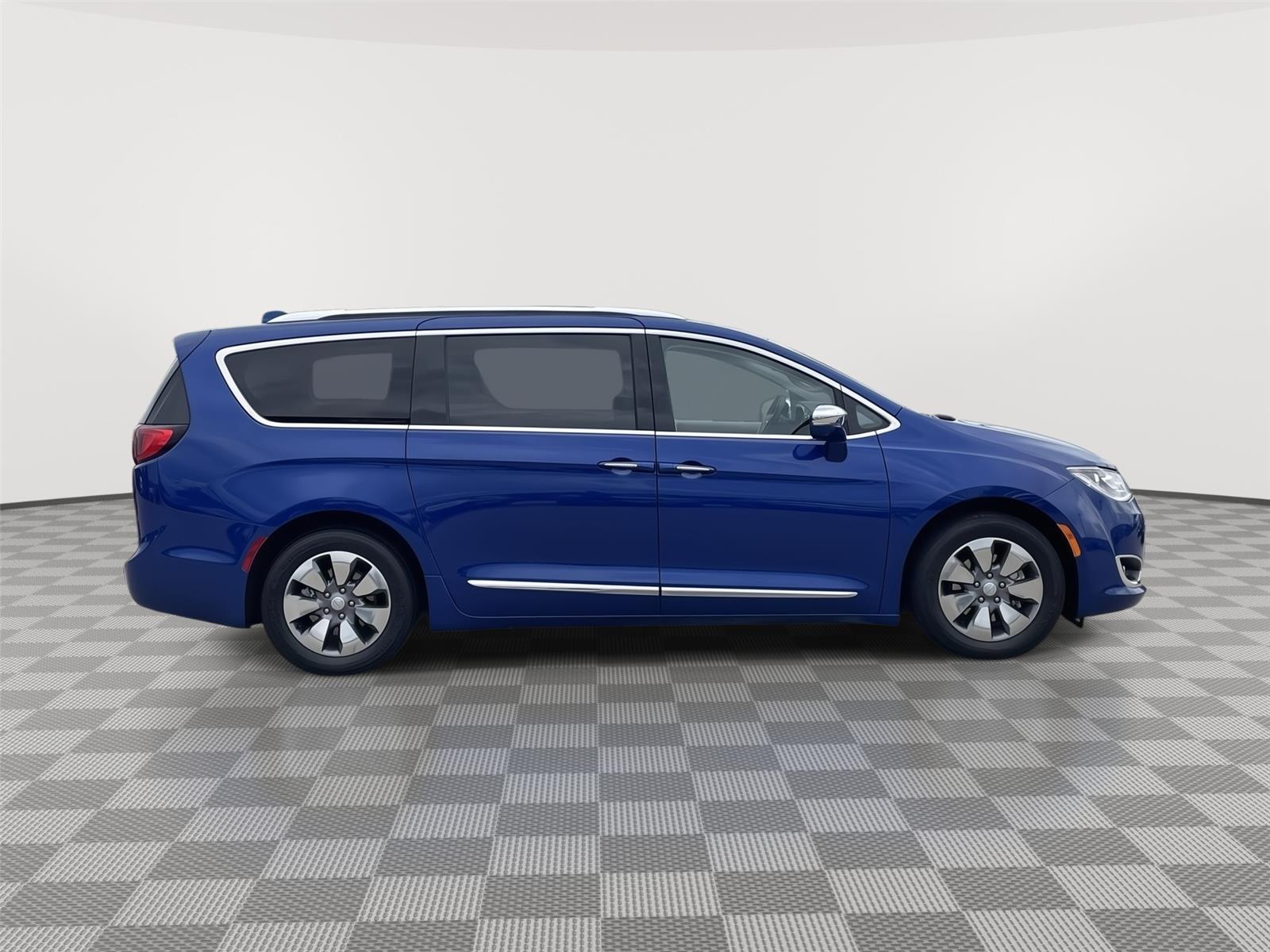 Used 2018 Chrysler Pacifica for sale in Lincoln NE