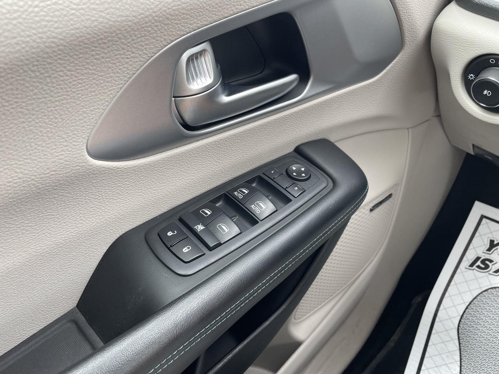Used 2018 Chrysler Pacifica for sale in Lincoln NE