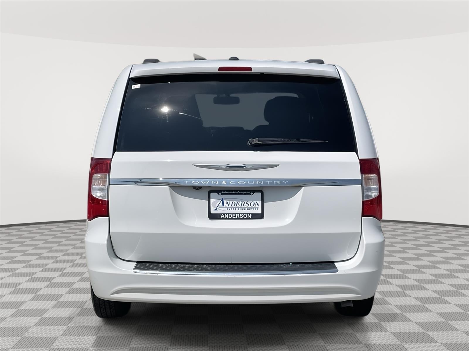 Used 2014 Chrysler Town and Country for sale in Lincoln NE