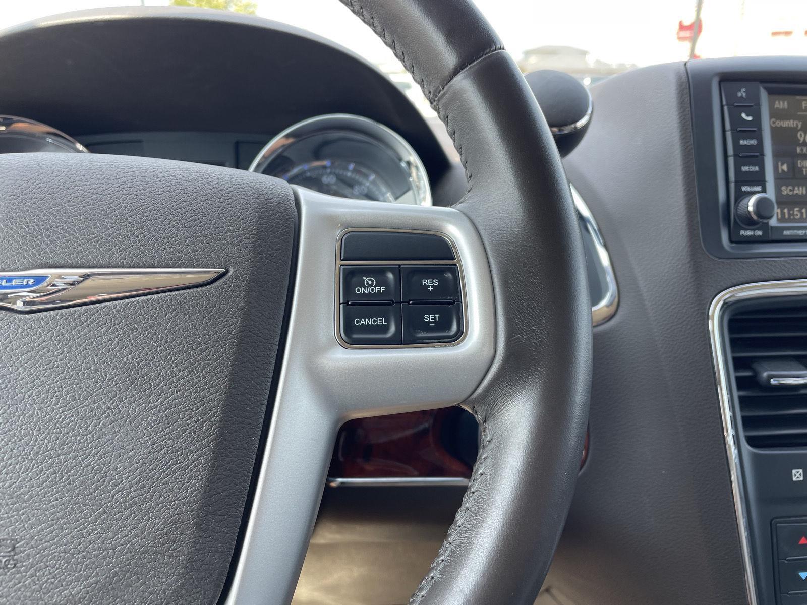 Used 2014 Chrysler Town and Country for sale in Lincoln NE