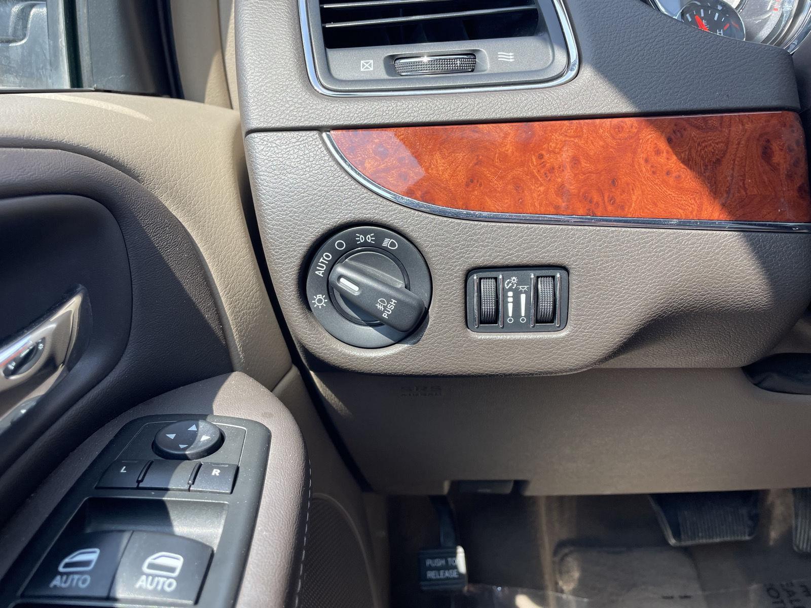 Used 2014 Chrysler Town and Country for sale in Lincoln NE