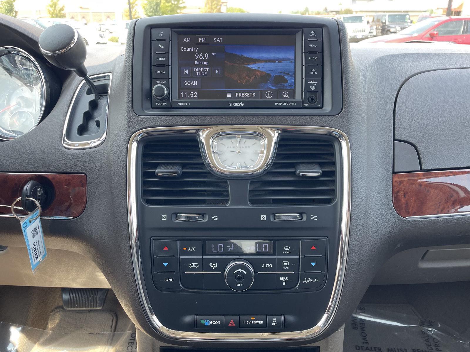 Used 2014 Chrysler Town and Country for sale in Lincoln NE