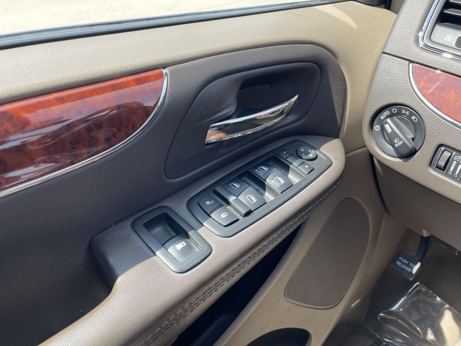 Used 2014 Chrysler Town and Country for sale in Lincoln NE